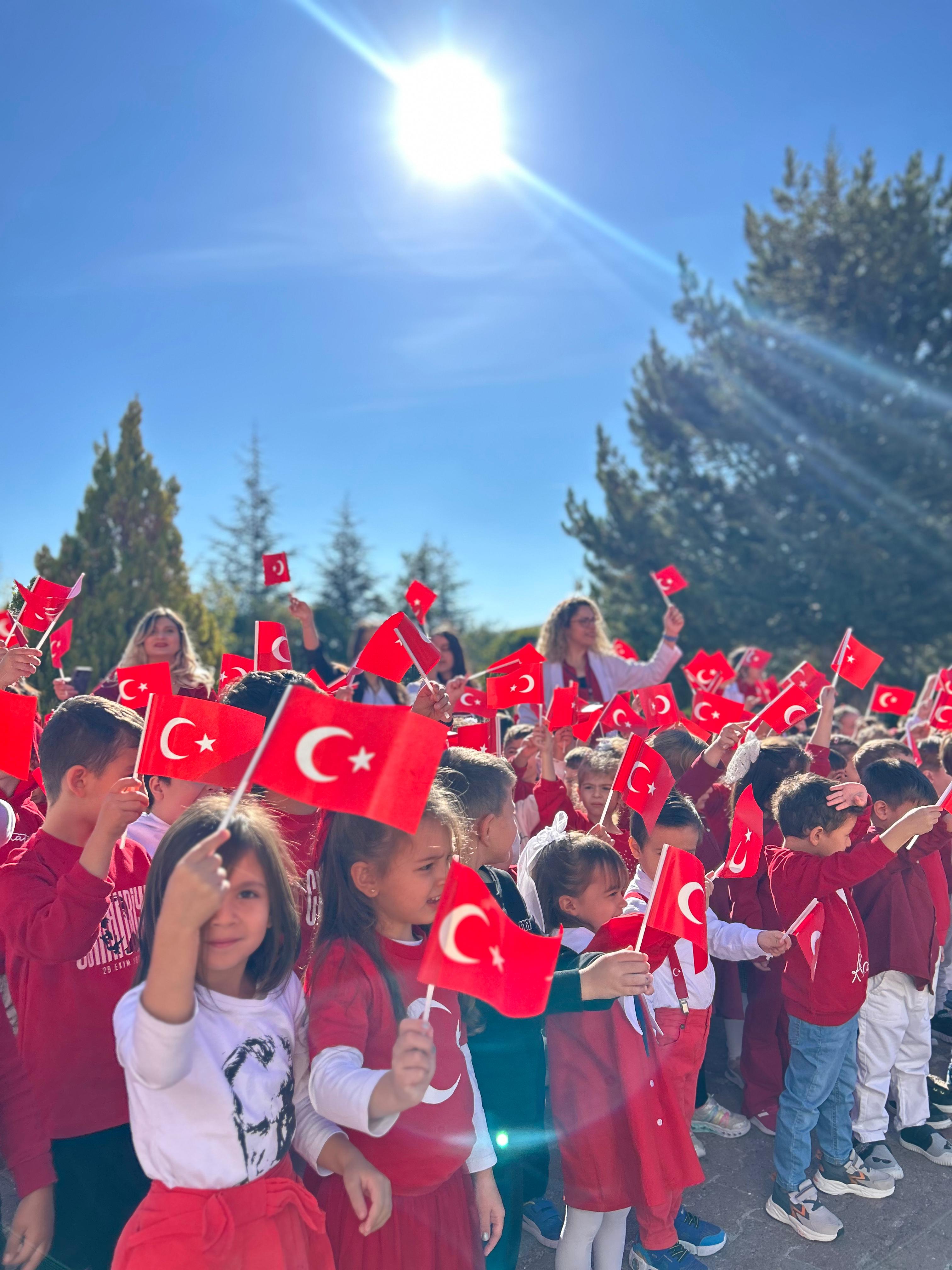 ALTINYILDIZ KREŞ VE ANAOKULU  ÖĞRENCİLERİ 29 EKİM CUMHURİYET BAYRAMI'NI ÇOŞKUYLA KUTLADI.